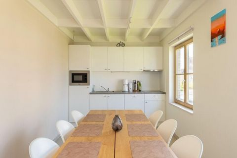 Relax and unwind in this stylish and charming holiday home in the Westhinder domain in Koksijde. There are 3 bedrooms for a maximum of 6 people. Private parking and enclosed garden with BBQ facilities, ideal for a family with children. Equipped with ...