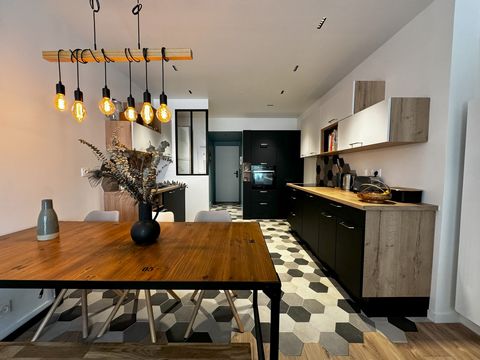 Bienvenue dans cet appartement tout confort de 57m², offrant une belle cuisine américaine, 2 chambres et un balcon de 6m² sur jardin. Appartement très calme dans un quartier vivant : nombreux bars et restaurants à quelques minutes à pied, métro 2 (Mé...