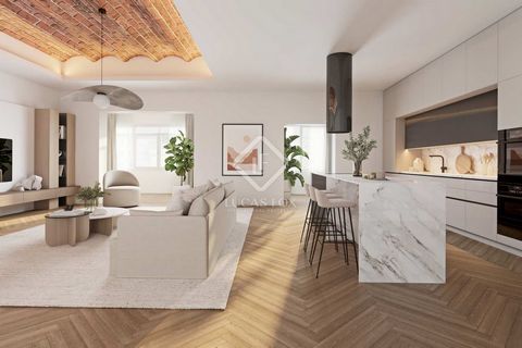 This impressive newly renovated apartment is a perfect combination of modernity and historical charm. Upon entering, we find a large entrance hall that leads us to the master suite on the right and the rest of the property on the left. The property h...