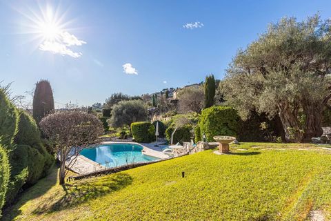 On the Côte d'Azur, a few minutes from the historic town centre of Vence, amenities and transport, we offer you this charming Provencal villa with terrace and sea view, swimming pool and charming summer kitchen allowing to welcome about twenty guests...