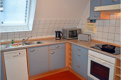 1. Etage: Wohnzimmer mit Ausziehcouch und Essecke, TV/ Sat, Radio/ CD, WLAN, seperate komplett ausgestattete Küche mit 4-Plattenherd (Ceranfeld), Backofen, Geschirrspüler, Mikrowelle und diversen Elektrogeräten, Kühlschrank mit Gefrierfach, 1. Bad mi...