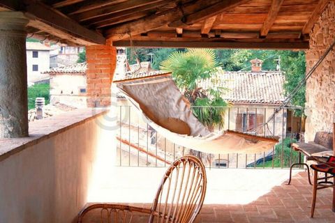 Antica casa in pietra naturale del 15° secolo, nel cuore della Garfagnana (Lucca), vista panoramica, giardino recintato, piscina privata (uso privato)