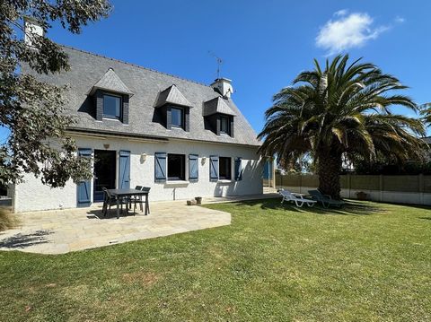 EPIDORA vous propose à LOGUIVY-DE-LA-MER, une maison sur sous-sol complet d’une surface habitable de 140 m2. Située à proximité immédiate de la plage et des commodités tout en étant au calme, dans un quartier résidentiel, cette maison saura vous sédu...