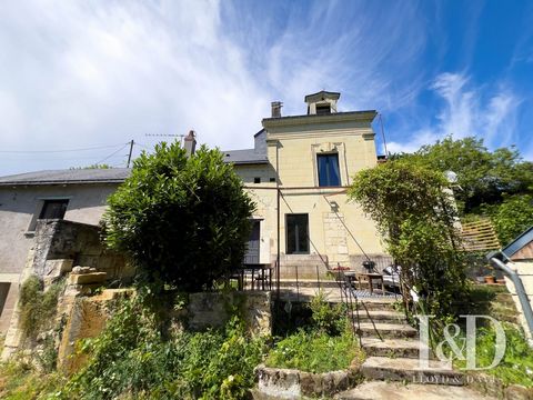 Bienvenue dans cette ravissante maison ancienne à Fontevraud-l'Abbaye Nichée au cœur de la campagne, cette maison de charme de 85 m² habitable vous séduira par son authenticité et son potentiel. Construite avant 1949, elle a été partiellement rénovée...