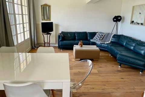 Villa Vue Magnifique met prachtig overloopzwembad is prachtig gelegen op een ruim perceel, hogerop en net buiten het centrum van Daguignan en biedt daardoor geweldige uitzichten! De villa is ruim en biedt plaats aan 8 personen (inclusief 2 kinderen)....