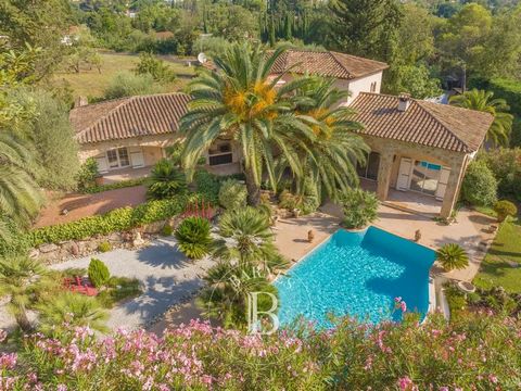 A few steps from the village of Mougins, this magnificent property will seduce you with its beautiful volumes and its land of 5,500 sq.m. The house consists of a welcoming entrance, a large living room including a bright living room with fireplace, a...