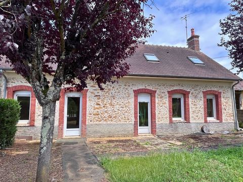 30 minuten LE MANS In de buurt van Bouloire in Coudrecieux uitgang van het dorp charmant stenen landhuis bestaande uit een grote ingerichte keuken, een woonkamer met insert open haard, doucheruimte en toilet. Boven: overloop die leidt naar 2 slaapkam...