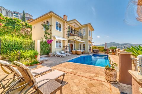 ALANYA / KARGICAK / GOLD CITY HOTEL FULL UTSIKT ÖVER HAVET OCH SLOTTET 3+1 220 m2 FRISTÅENDE MED PRIVAT POOL FULLT MÖBLERAD Södra fasaden 3 badrum 2 balkonger Som en social aktivitet Utomhuspool, Inomhuspool, Turkiskt bad, Bastu, Fitness, Lekplatser,...