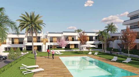 Ervaar luxe wonen op zijn best met deze prachtige nieuwbouw maisonnette op de begane grond in het gewilde Condado de Alhama Resort. Met een ruim perceel van 228,52m² beschikt deze woning in bungalowstijl over drie tweepersoonsslaapkamers en twee stij...