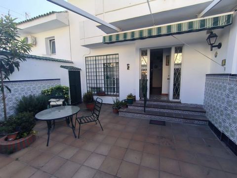 **Testo tradotto** Casa in vendita a San GarcÃ­a, Algeciras! Questa spettacolare casa a schiera di oltre 150 mÂ² ti offre tutto ciÃ² di cui hai bisogno per una vita comoda e rilassata. Con quattro ampie camere da letto e due bagni, questa casa Ã¨ per...