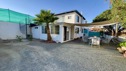 Casa in vendita su terreno in affitto - proprietà privata Ubicazione: Baja Ensenada Agua Caliente, Casa #25 Prezzo: $ 110,000 USD Dettagli della proprietà: Dimensioni della casa: 2.200 piedi quadrati Dimensione del lotto: 40 piedi per 80 piedi Affitt...