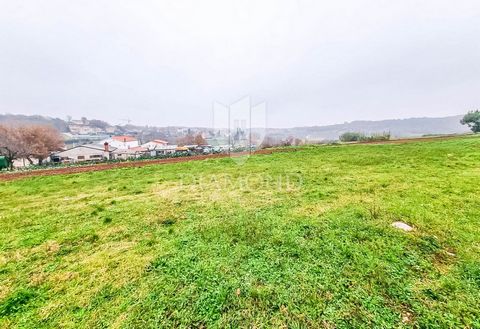 Location: Istarska županija, Poreč, Poreč. Poreč, surroundings, ideal building land for building houses! A spacious plot of land in a quiet place is for sale. Its total area is 6600 m2, of which 3600 m2 is the construction part. The land is only 10 k...