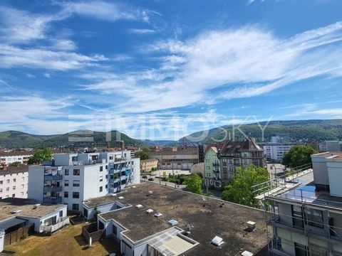 In vendita è questo condominio molto luminoso e ben tenuto a Heidelberg. Questi possono essere acquistati come pacchetto doppio o singolarmente. Appartamento 1: ~45mq, 6° piano, vista sul castello. Recentemente ristrutturato, incl. tubi dell'acqua. A...