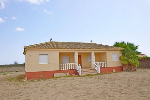 Landelijke chalets met 6 slaapkamers in Dolores . Twee chalets worden samen verkocht in een landelijk gebied in Dolores. Eén ervan, 130 m2, is volledig afgewerkt. De tweede woning, van 164 m2, is in aanbouw. Gelegen op een gelegaliseerd perceel van 4...