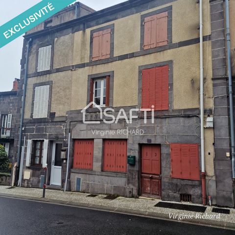 Située dans la charmante commune de Volvic (63530), cette maison de bourg bénéficie d'un emplacement idéal à proximité immédiate des commerces, offrant ainsi un quotidien pratique et agréable. La maison s'étend sur 70 m² de terrain, répartis sur 2 ni...