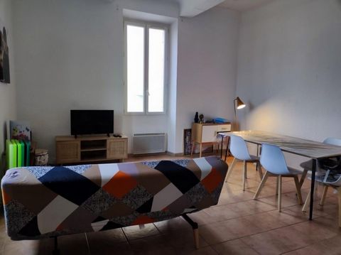 Situé dans la charmante ville de Carcès, cet appartement de 78 m² offre un cadre de vie idéal. Près de toutes les commodités, vous pourrez profiter pleinement de la proximité des commerces, écoles et transports en commun. De plus, la beauté naturelle...