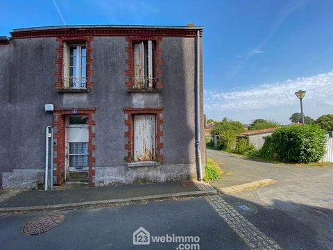 Votre agence 123webimmo l'immobilier au meilleur prix vous présente : Située dans le centre de Saint-Mesmin, cette maison de ville en pierre de 58 m² à rénover propose au RDC : une entrée, un séjour-salon, une cuisine, une SDE avec WC. A l'étage : 2 ...