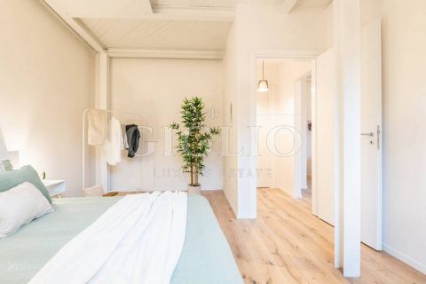 Réf. 695MB En vente, un spacieux et élégant appartement de 129 m² récemment rénové, situé au rez-de-chaussée sur deux niveaux au cœur du centre historique de Florence. La propriété offre des espaces bien conçus pour ceux qui recherchent une résidence...