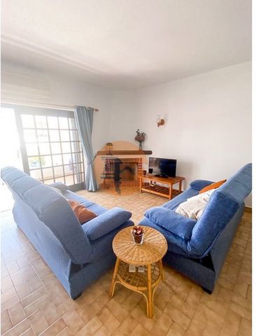 Family house very well located 300 meters from the beach in Altura, Castro Marim for rent from September to May. The villa consists of 3 large bedrooms on the first floor with built-in wardrobes, one en suite and two with a spacious south-facing balc...