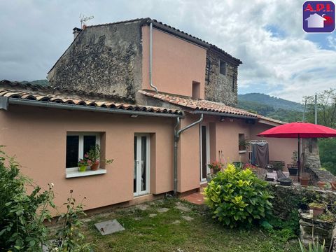 MAISON AVEC JARDIN Sur la commune de Saint Paul de Jarrat, hameau de Labat, venez découvrir cette maison rénovée en partie récemment.. Pleine de charme, vous pourrez profiter de son exterieur sans vis à vis. Elle se compose en rdc d'une salle d'eau, ...