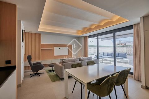 Lucas Fox presenta este piso reformado en alquiler en el centro del barrio del Eixample, en Valencia. La vivienda presenta una superficie aproximada de 75m² y dos terrazas de 20m² y 15 m² aproximadamente. El piso se distribuye en un salón-comedor con...