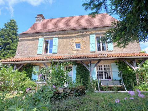 Magnificent property complex comprising a main house, three gîtes and 2 swimming pools, all set in around 2 hectares of land. Situated at the gateway to the Périgord Noir, just two minutes from a village with all amenities, this property comprises a ...