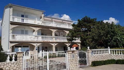 Location: Primorsko-goranska županija, Novi Vinodolski, Novi Vinodolski. NOVI VINODOLSKI - Palazzina con 10 unità abitative e vista mare Questa imponente proprietà è adattata al turismo e offre straordinarie opportunità agli ospiti. Superficie lorda ...