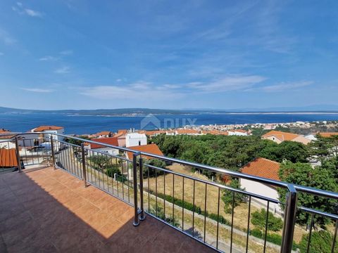 Location: Primorsko-goranska županija, Crikvenica, Crikvenica. CRIKVENICA - Bellissimo appartamento con vista sul mare! Stiamo mediando la vendita di un bellissimo appartamento con vista panoramica sul mare e Crikvenica. L'appartamento si trova in un...