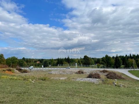 PLITVICE - DZIAŁKA BUDOWLANA 4873 m2 W POBLIŻU PARKU NARODOWEGO, CEL TURYSTYCZNY! MOŻLIWOŚĆ! Działka budowlana o przeznaczeniu turystycznym o powierzchni 4873 m2. Do działki prowadzi droga dojazdowa z drogi asfaltowej. Konfiguracja terenu jest całkow...