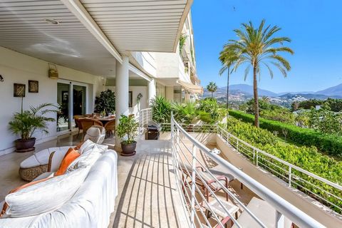 Located in Nueva Andalucía. Stunning 3 bed, 3 bath luxury apartment in beautiful Nueva Andalucia development, offering a quality lifestyle, beautiful views, easy walk to shops, bars, restaurants and only 6 minutes drive to famous Puerto Banus marina ...