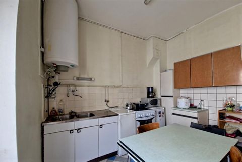 Lyon 69007 - A découvrir t1 au calme, proche du centre-ville. T1 de 32.58 m² au 2 -ème étage avec ascenseur. Cet appartement dispose d'une cuisine, d'une salle d'eaux avec WC, d'une chambre. Chauffage individuel électrique. DPE=D. Une cave. Garage à ...