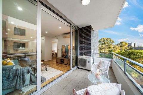 Discover the perfect blend of luxury and convenience in this spacious, fully renovated, light-filled 2-bedroom apartment. Located within walking distance to Strathfield CBD and the vibrant Bakehouse Quarter, it offers an exceptional lifestyle for fir...