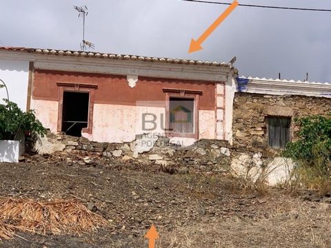 Opportunità unica di ricostruzione! Situata a Junqueira, Castro Marim, nel sud del Portogallo, questa vecchia casa ha bisogno di una ristrutturazione completa e offre un enorme potenziale per un progetto immobiliare su misura. Tratti somatici: - Vecc...