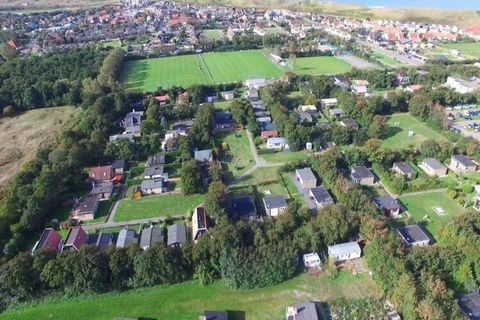 Schöne 5 Pers. Ferienhaus nur wenige Gehminuten vom Strand des Badeortes De Koog entfernt! De Koog ist der richtige Ort auf der wunderschönen Insel Texel. Nur die Dünen trennen das Dorf vom breiten Sandstrand und dem Meer. Im gemütlichen Zentrum gibt...