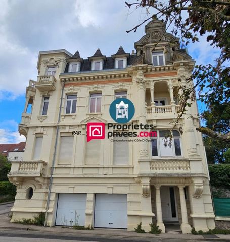 Wimereux Secteur Gare , Découvrez ce superbe Appartement de caractère de 78m2 en parfait état situé au 3ième étage et comprenant entrée, séjour-salon, cuisine équipée indépendante, 3 chambres, salle d'eau contemporaine avec douche à l'italienne. Chau...