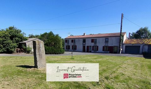 Secteur La Bruffière à 18 mn de Montaigu et 25 mn des Herbiers. Laurent Guilloteau vous propose cette maison de 164 m2 à 272000 euros (Honoraires charge vendeur). Vous aimez le charme de la pierre et des poutres ? Cette charmante maison située en cam...