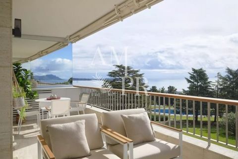 Amanda Properties vous propose dans une résidence de standing dans la Californie sécurisé 24/24 7/7 avec piscine, tennis et practice de golf. Ce splendide appartement de 95 m² entièrement rénové avec des prestations haut de gamme. L'appartement est c...