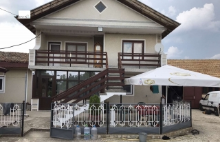 Price: €75.000,00 District: Dobrich Area: 227 sq.m. Plot Size: 4120 sq.m. Rooms: 3 Bedrooms: 2 Bathrooms: 1 Location: Countryside Estate condition: excellent Detached two-storey house, with a large yard with parking for five cars. The property consis...