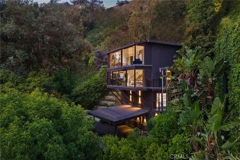Perched high above the Sunset Strip, this newly reimagined sleek and sculptural, Roger Davis designed VIEW home, embodies elevated living- where form, function, and emotion converge. Beauty and symmetry are celebrated throughout the conscious combina...