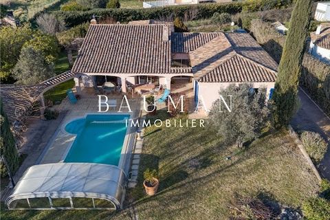 Located in the charming Provençal village of Muy, near La Motte, at the end of a quiet cul-de-sac, this magnificent single-storey villa facing south will charm you with its ideal location. Its location allows quick access to the highway and the most ...