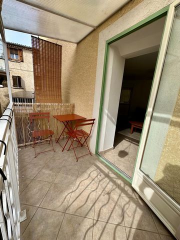 Maison de village avec balcon