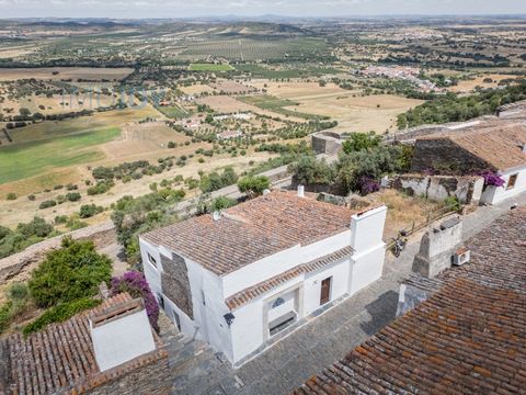 We present you with a unique opportunity to acquire a property within the historic walls of Monsaraz Castle, one of the best-preserved medieval villages in Portugal. This rustic villa, with a plot of 366m² and an implantation area of 152m², offers a ...
