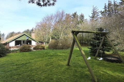 Holiday home located in the scenic area of Fjand, which invites to tranquility, relaxation and hiking. The house is furnished with a cozy touch by the homeowner and furnished with three bedrooms and living room and kitchen in one with wood stove in t...