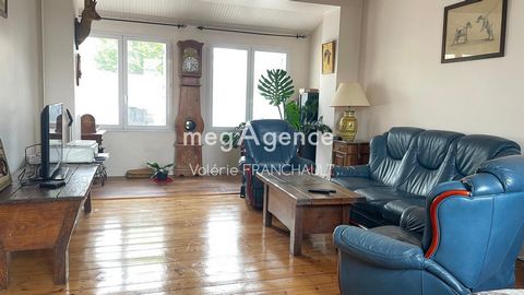 Luçon maison style art déco en hypercentre avec grand garage et jardin sur 232M2 clos.