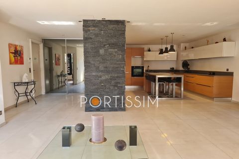 LOFT avec GARAGE et CAVE à ST LAURENT DU VAR 
