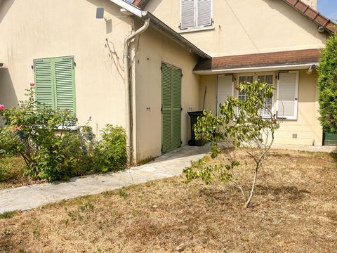 Maison de ville non mitoyenne à rénover à fort potentiel – 102 m² – 3 chambres – jardin, cour, garage et atelier