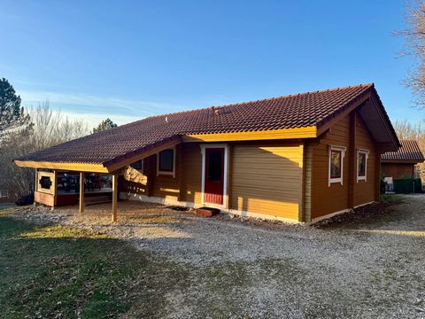 Chalet en bois avec terrasse – Vallée du Lot