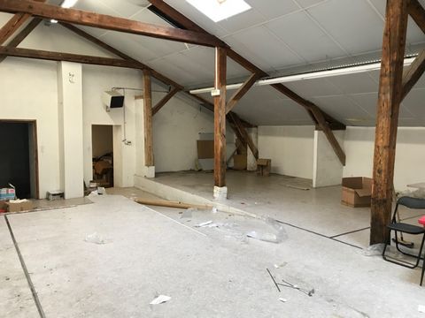 TARBES quartier Arsenal Ateliers et Bureaux de 300M2 avec 4 places de parking