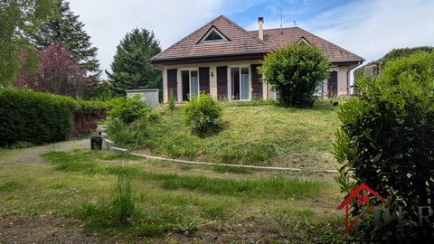 Located in Bans in a quiet and green environment, this detached house is with a raised ground floor on a full basement, with a convertible attic. The living area consists of: Three bedrooms, a kitchen opening onto a terrace, a bathroom, a living room...