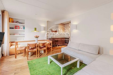 À VENDRE PARIS 10ÈME - CANAL SAINT-MARTIN - BIEN COUP DE COEUR. Idéalement situé à quelques pas du Canal Saint-Martin, cet appartement de 43 m2 situé au 3ème étage a été entièrement repensé et rénové par un architecte, alliant élégance contemporaine ...